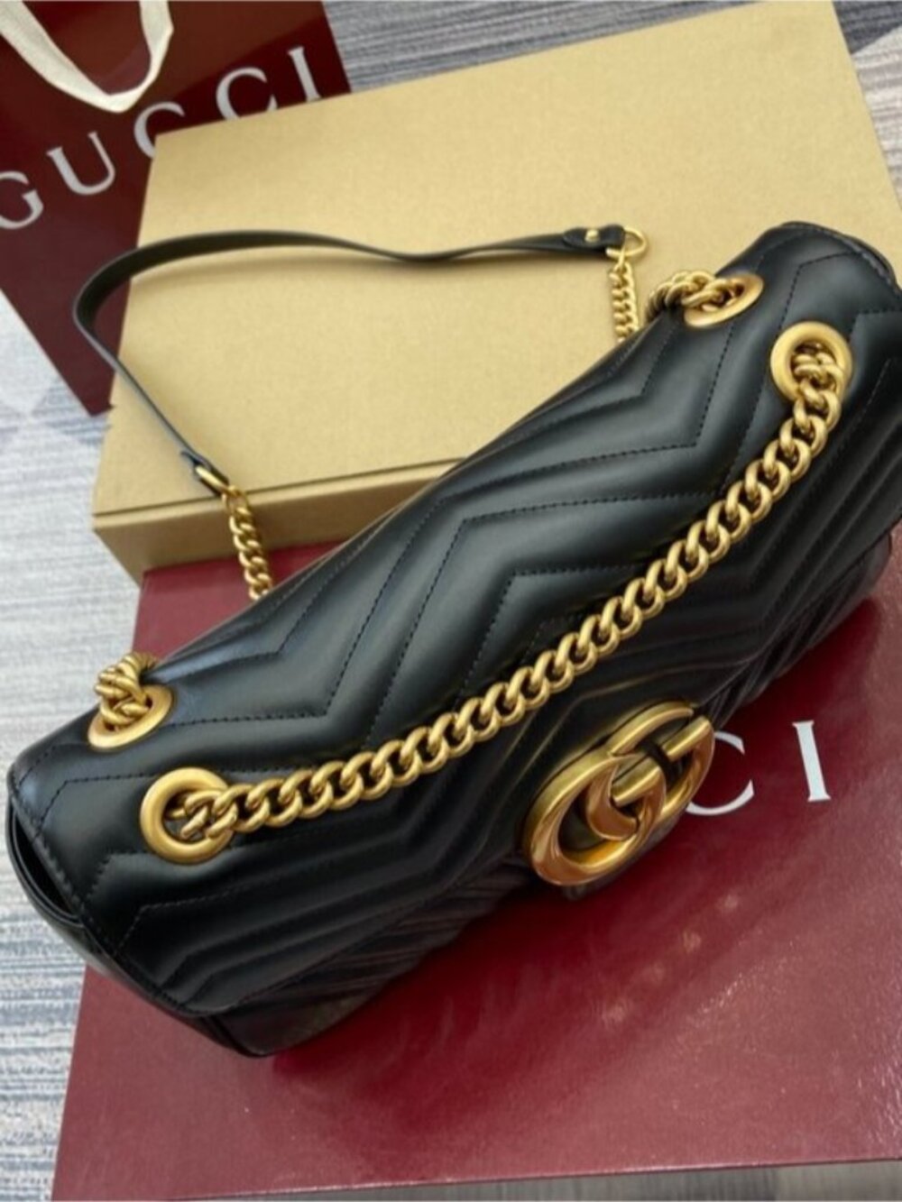 Gucci GG Marmont Black Shoulder Bag - Picture 4 of 9